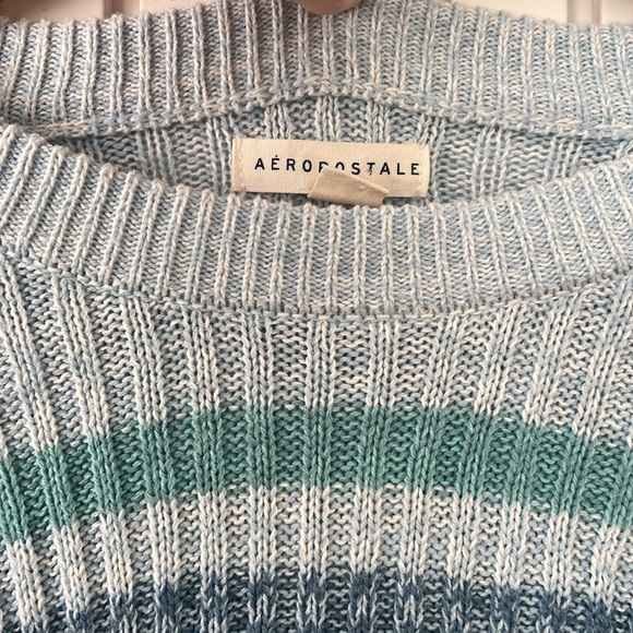 Aeropostale cropped crewneck sweater - Picture 2 of 4